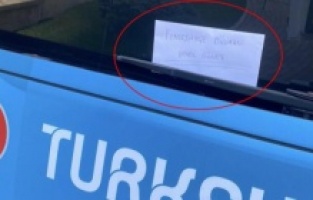 Milli takım otobüsünün üzerine bırakılan notta ne yazıyor?