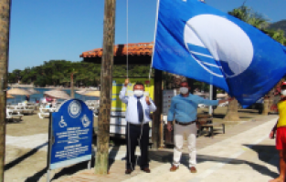 ‘Sakin Kent’ mavi gerdanlığını taktı