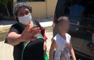 Türkiye'nin konuştuğu babaanne, torunlarını pedagoga götürürken görüntülendi