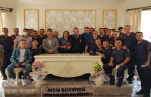 Üniformalı nikah töreni