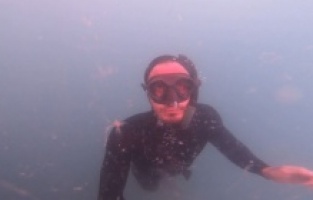 Ünlü fenomen müsilajın içine daldı 'Durumun ne kadar vahim olduğunu göstermeye çalıştım'