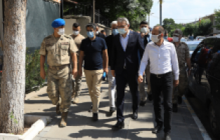 Vali Ekinci, deprem bölgesinde incelemelerde bulundu