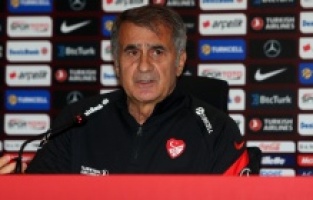 Şenol Güneş: "EURO 2020'de zaman zaman uyuşuk bir futbol oynadığımız doğru.''