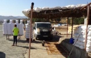 Asırlardır kayalardan elde ettikleri tuzla geçimlerini sağlıyorlar