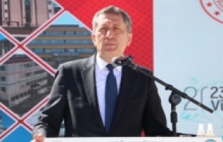 Bakan Selçuk: 'Çocuklarınızı telafi eğitimlerine gönderin'