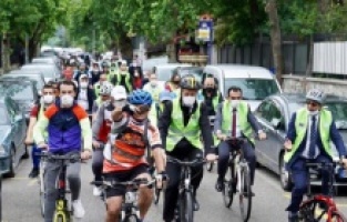 Bakan Selçuk öğrenciler ile birlikte pedal çevirdi