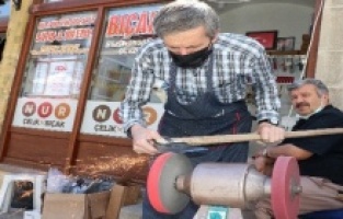 Bıçaklar bayram için bileniyor