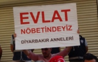 Evlat nöbetindeki ailelerden CHP'ye tepki
