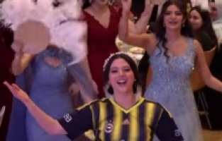 FENERBAHÇELİ KOCASI İÇİN BAKIN NE YAPTI ?