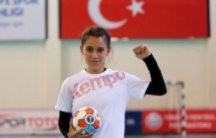Hentbolcu Merve Akpınar kimdir?