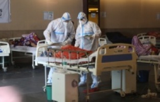 Hindistan Covid-19'la mücadelesini sürdürüyor! Toplam ölüm sayısı 400 bini aştı!