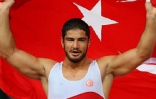 Milli güreşçi Taha Akgül'ün 2020 Tokyo Olimpiyatlarında hedefi altın madalya!