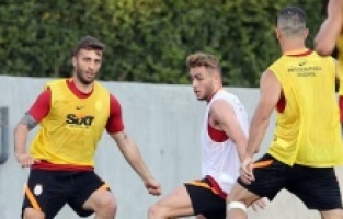 Muslera takımla çalıştı