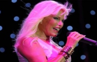 Onur Akay, Ajda Pekkan'ın 82 yaşında olduğunu iddia etti