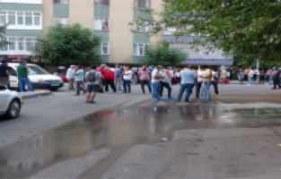 Sokak ortasında kurşuna dizdiler