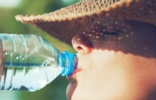 Uzmanlar yaz aylarında aşırı su kaybına karşı vatandaşları uyarıyor