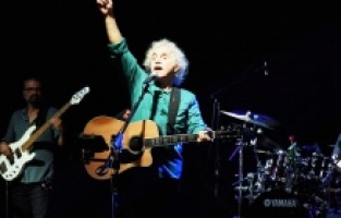 Kuşadası'nda 'Yeni Türkü' rüzgarı esti