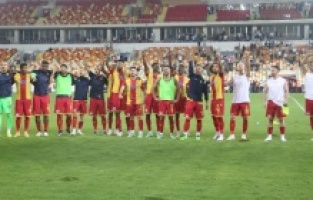 Yeni Malatyaspor’dan galibiyet kutlaması