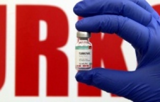 Yerli aşı TURKOVAC'ın uygulandığı 10 gönüllüde bir yan etki görülmedi