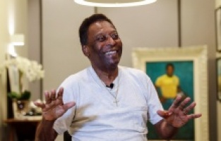 Futbol efsanesi Pele, ameliyat oldu