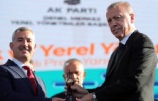 Cumhurbaşkanı Erdoğan’dan Başkan Çınar’a ödül