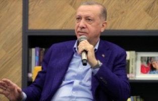 Erdoğan: "Gölgesinde huzur bulduğumuz bayrak hepimizin ortak bayrağıdır"