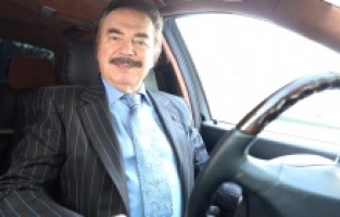 Orhan Gencebay'dan emniyet kemeri uyarısı