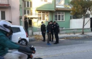 Sınıf öğretmeni evinde ölü bulundu