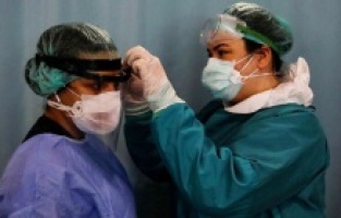 Bakan Koca “Omicron varyantı için tedirgin edici bir durum söz konusu değildir”