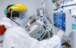 Bakan Koca: Yıpratıcı günler yaşıyorlar