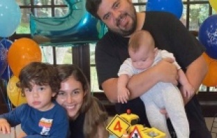 Eser Yenenler ve Berfu Yenenler'den dördüncü yıl kutlaması