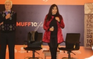 Yeşilçam oyuncuları hayranlarıyla buluştu