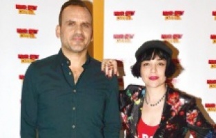 Böğrüm gözüktü İzzet Bey!