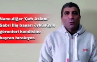 'Çatı Aslanı' başarı öyküsüyle görenleri kendisine hayran bırakıyor.
