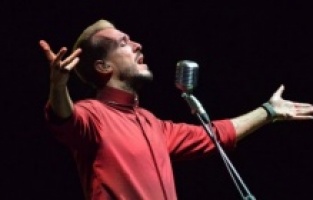 Cem Adrian sevenleriyle buluşuyor