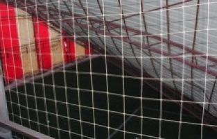 Kar yağışı nedeniyle halı sahanın çatısı çöktü