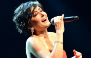 Melek Mosso 15 Ocak Cuma günü  Jolly Joker Bursa sahnesinde...