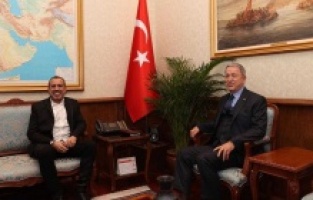 Milli Savunma Bakanı Hulusi Akar, sanatçı Haluk Levent ile bir araya geldi