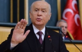 Serçeysen serçeliğini bil, sakın kuzgunluğa heves etme