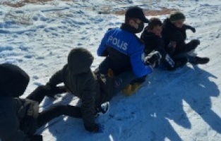 Uşak polisinden yürekleri ısıtan görüntüler