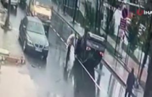 Beylikdüzü’nde düz yolda ağaca çarpıp takla attı