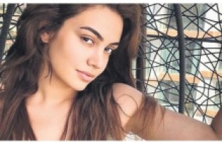 Ece Ronay kimdir? Kaç yaşında ve nerelidir?