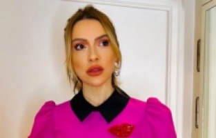 Fazla kilolarından kurtularak iğne ipliğe dönen şarkıcı, son haliyle dikkat çekti!