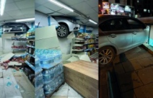 Fren yerine gaza bastı, marketin içine daldı