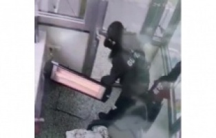 Sigara içmeye çalışırken elektrik akımına kapılan güvenlik görevlisi