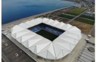 Trabzon'da stadyumun bir tarafı çöküyor bir tarafı yükseliyor