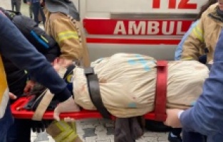 Üsküdar'da 3 katlı bir binada patlama! Yaralılar var...