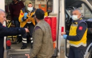 Yaralı işçinin ambulans hassasiyeti görenleri duygulandırdı
