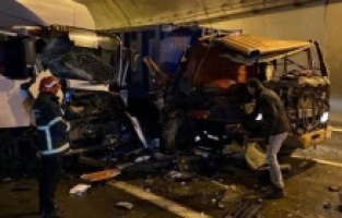 Kocaeli'de TEM Otoyolu Gültepe Tüneli'nde zincirleme kaza