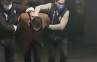 Kornaya kızdı çekiçle sürücüye saldırdı